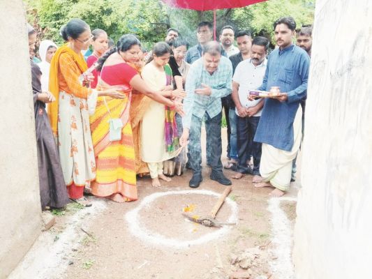 महापौर ने किया रोड व नाली निर्माण का भूमिपूजन