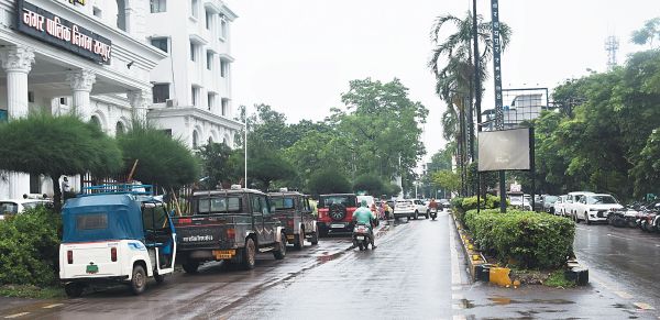 ट्रैफिक सुधार अभियान मुख्यालय के सामने फीकी...