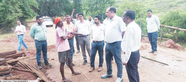 पीएम जनमन योजनांतर्गत निर्मित सडक़ों का निरीक्षण
