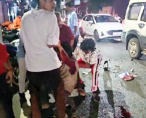 स्कूटी-बाइक में भिड़ंत,  3 गंभीर