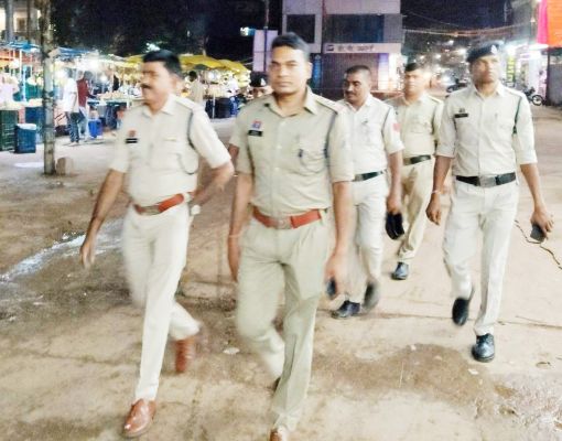 कानून-शांति व्यवस्था बनाए रखने पुलिस का पैदल मार्च