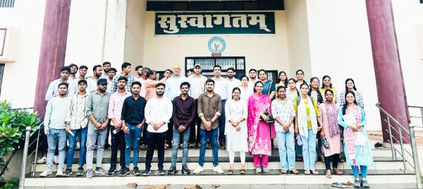 कृषि महाविद्यालय में चतुर्थ वर्ष के विद्यार्थियों को दी विदाई