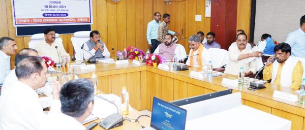 पारदर्शिता और समन्वय पर दे जोर-विजय बघेल  सांसद की अध्यक्षता में दिशा समिति की बैठक