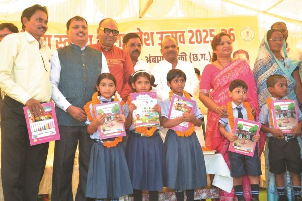 साइकिल वितरण कर मनाया शाला प्रवेशोत्सव