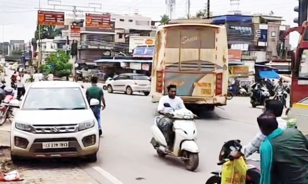 सडक़ों पर बेलगाम रफ्तार से हो रहे हादसे, स्पीड लिमिट तय करने की उठाई मांग