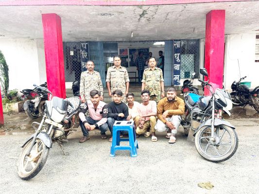 खुडख़ुडिय़ा जुआ खेलते, पांच गिरफ्तार
