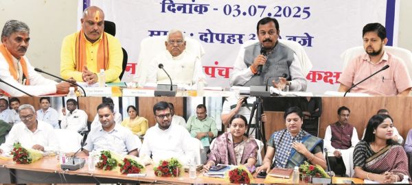 सांसद बघेल ने विकास कार्यों में पारदर्शिता-गुणवत्ता के दिए निर्देश