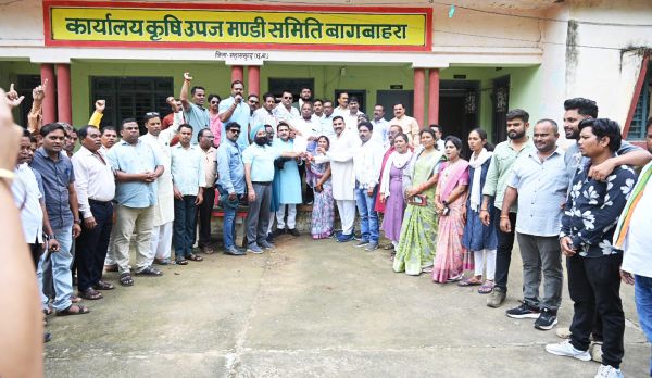 खाद संकट पर गरजे विधायक द्वारिकाधीश यादव