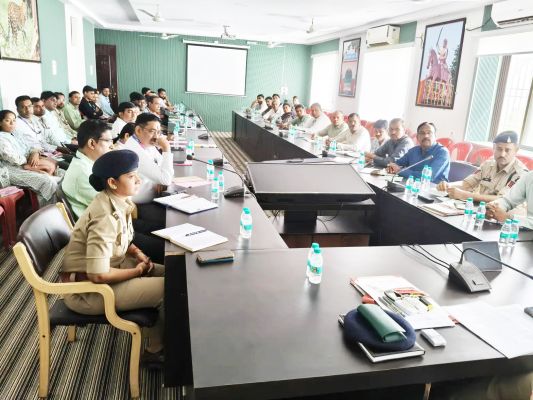 त्वरित सूचना व सुरक्षा उपायों पर जोर  एसपी  ने बैंक प्रबंधकों की ली बैठक
