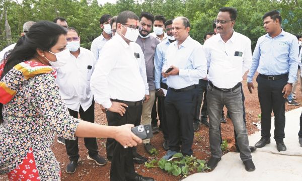 आयुक्त ने रायपुर-संकरी के एकीकृत ठोस अपशिष्ट प्लांट का किया भ्रमण