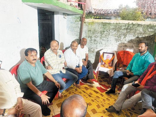 विनोद को पालिकाध्यक्ष ने दी श्रद्धांजलि