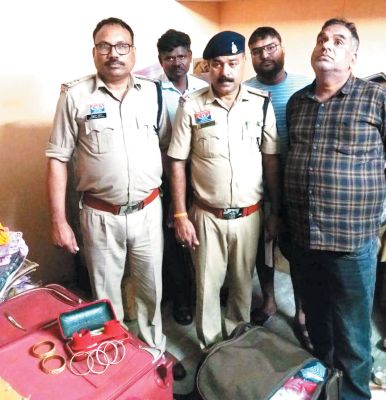 नीचे चोरी, जांच में ऊपर मिला चोरी का सामान