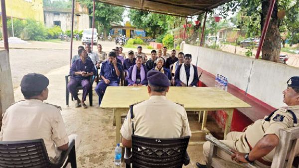  बाहरी व्यक्तियों पर रहेेगी पैनी नजर थाना बतौली में कोटवार सम्मेलन