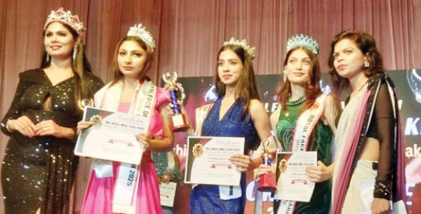 अंबिकापुर में सजा रॉयल फैशन का मंच, रॉयल फेस ऑफ छत्तीसगढ़ सीजन-2 में दिखा टैलेंट