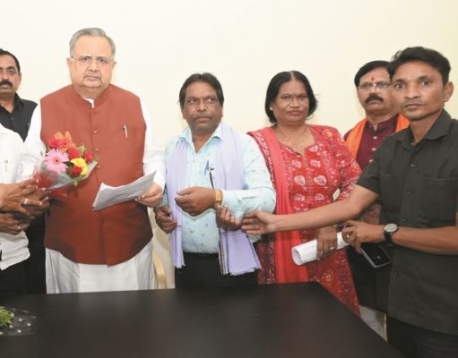 चौक नामकरण करने रमन को सौंपा ज्ञापन