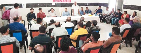 छग चेंबर ऑफ कॉमर्स ने किया डॉक्टरों व सीए का सम्मान