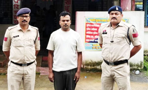 साथियों संग मिलकर कारोबारी से 33 लाख की ठगी, आरोपी झारखंड से गिरफ्तार, अन्य फरार