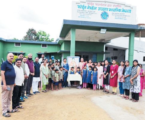 नेत्रहीन विद्यालय में सांसद रूपकुमारी चौधरी का धूमधाम से मनाया जन्मदिन   