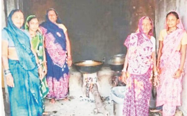 फंड की कमी, स्कूलों में मिड डे मील की थालियों में दिख रहा