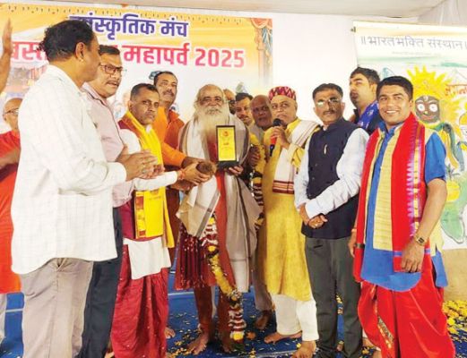 बस्तर गोंचा पर्व में बाबा सत्यनारायण ने जगन्नाथ की पेंटिग बनाकर राष्ट्र जागरण का जगाया अलख