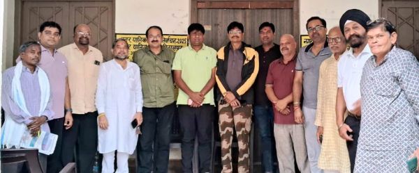 बिलासपुर एयरपोर्ट की हालत बदतर, सुविधा विस्तार अधूरा यात्रियों को खुद ढोना पड़ रहा सामान