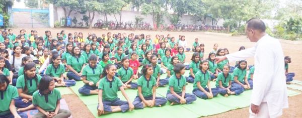 उत्तम स्वास्थ्य ही श्रेष्ठ धन है, इसके लिए   नियमित योग करें— योगाचार्य तिवारी