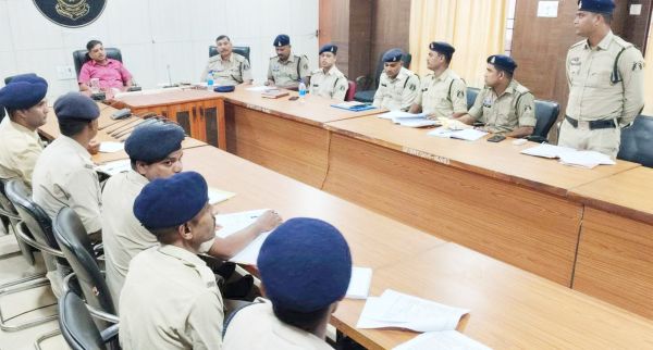 कर्तव्यों का निर्वहन निष्ठा, ईमानदारी और  टीम भावना से करें - एसएसपी