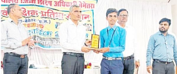 विद्यार्थी लक्ष्य निर्धारित कर उसे प्राप्त करने पूर्ण क्षमता और ईमानदारी से परिश्रम करें - कलेक्टर