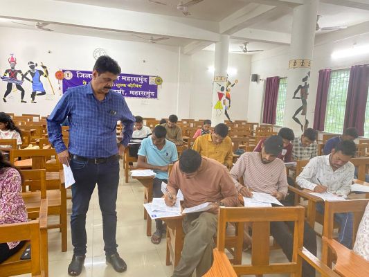 डीईओ ने नवकिरण अकादमी का किया निरीक्षण