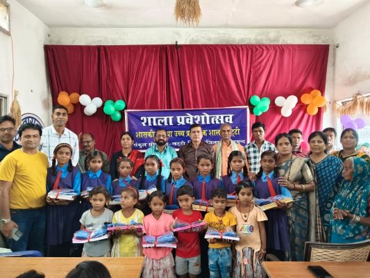  धूमधाम से मना शाला प्रवेशोत्सव