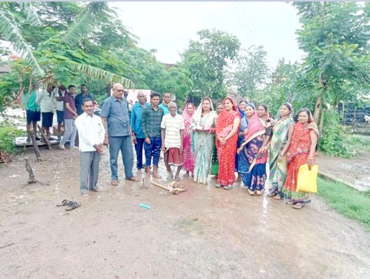 ग्राम पंचायत मनकी में सीसी रोड निर्माण का भूमिपूजन