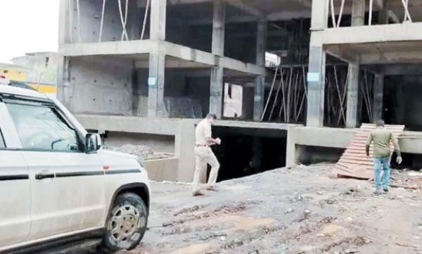 बरमकेला बस स्टैंड के पास निर्माणाधीन कॉम्प्लेक्स में मिली युवक की लाश