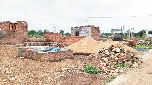 कड़ार में अवैध कब्जे, कार्रवाई नहीं