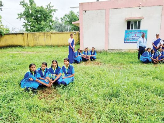 स्काउट- गाइड्स ने किया पौधारोपण