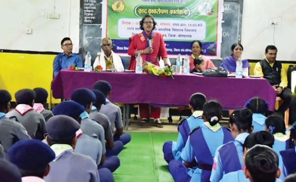 ‘एक पेड़ मां के नाम’: चिपावंड स्कूल में 200 पौधे रोपे