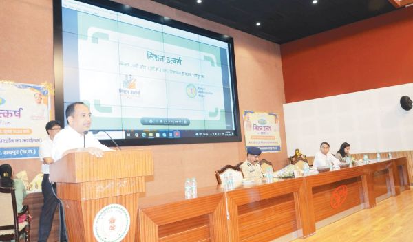 शिक्षा गुणवत्ता सुधार कार्यशाला में हेलमेट, ट्रैफिक  नियमों के पालन पर जोर दिया कलेक्टर एसएसपी ने