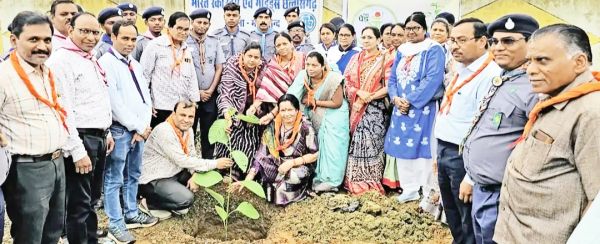 स्काउट्स-गाइड्स ने बानीगिरोला स्कूल  में रोपे पौधे, संरक्षण का संकल्प