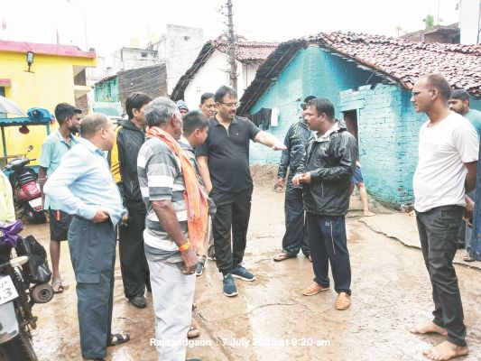 आयुक्त ने पानी भरान क्षेत्रों का लिया जायजा