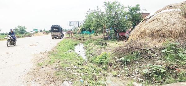 मुडिय़ापारा में नाली निर्माण 5 साल से अटका, बरसात में ग्रामीण बेहाल