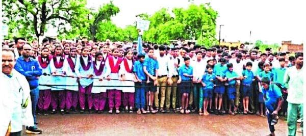 छात्र-छात्राएं नहीं कर सकेंगे प्रदर्शन ,शिक्षकों  की मांग करना भी गुनाह - शिक्षा विभाग