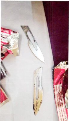 मेडिकल कॉलेज अस्पताल महासमुंद में ऑपरेशन के लिए मंगाए गए सर्जिकल ब्लेड जंग लगे हुए मिले
