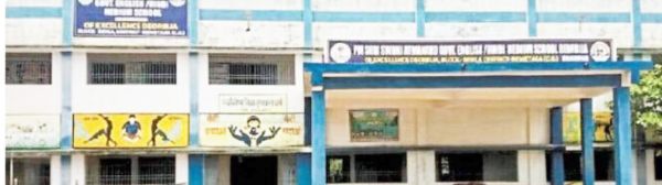 पालकों ने अंग्रेजी माध्यम की कक्षाएं एक समय में लगाने रखी मांग, सौंपा ज्ञापन