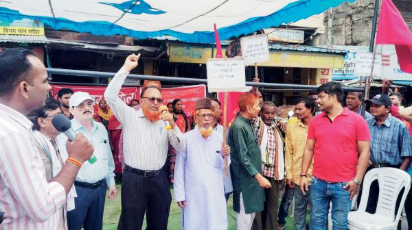 17 मांगों पर ट्रेड यूनियन काउंसिल ने केंद्र सरकार के खिलाफ हल्ला बोला