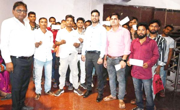 श्रम विभाग ने मजदूरों को   दिलाई लंबित मजदूरी राशि