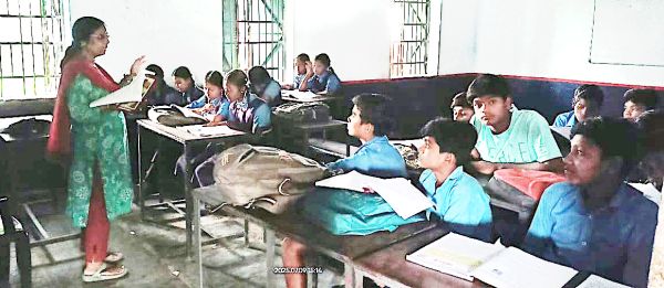 शिक्षक पदस्थापना से शासकीय हाई स्कूल मोहगांव में लौटी शिक्षा की रौनक, ग्रामीणों-विद्यार्थियों में उत्साह