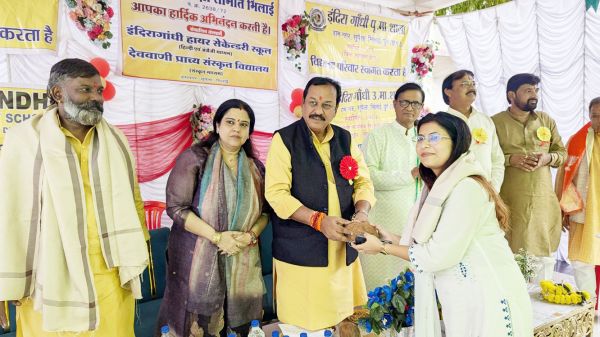 गुरु पूर्णिमा पर सांसद बघेल के हाथों शिक्षकों का सम्मान