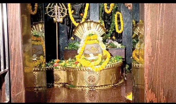 पहले ही दिन शिव मंदिरों में तांता