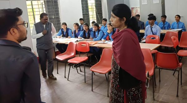 स्कूलों का निरीक्षण, पाठ्यपुस्तकों की स्क्रीनिंग व वितरण की ली जानकारी