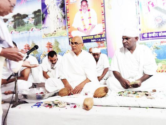 गुरु पूर्णिमा पर कबीर आश्रम में उमड़ी श्रद्धालुओं की भीड़