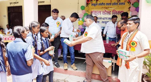 निमहा में संकुल स्तरीय शाला प्रवेश उत्सव
